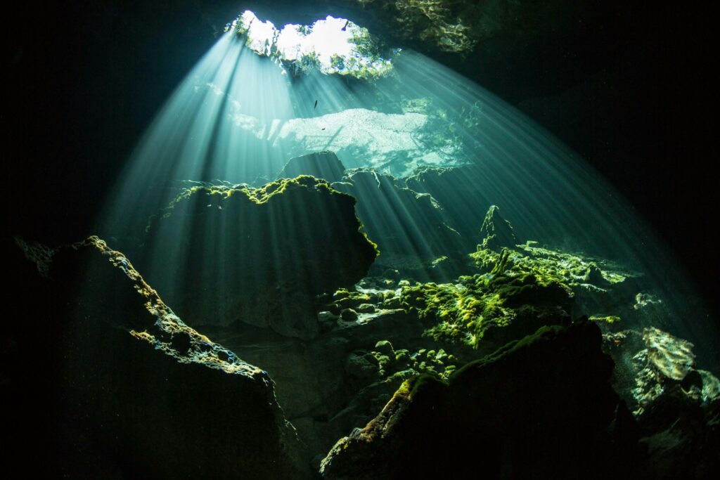 cuevas submarinas en la costa brava